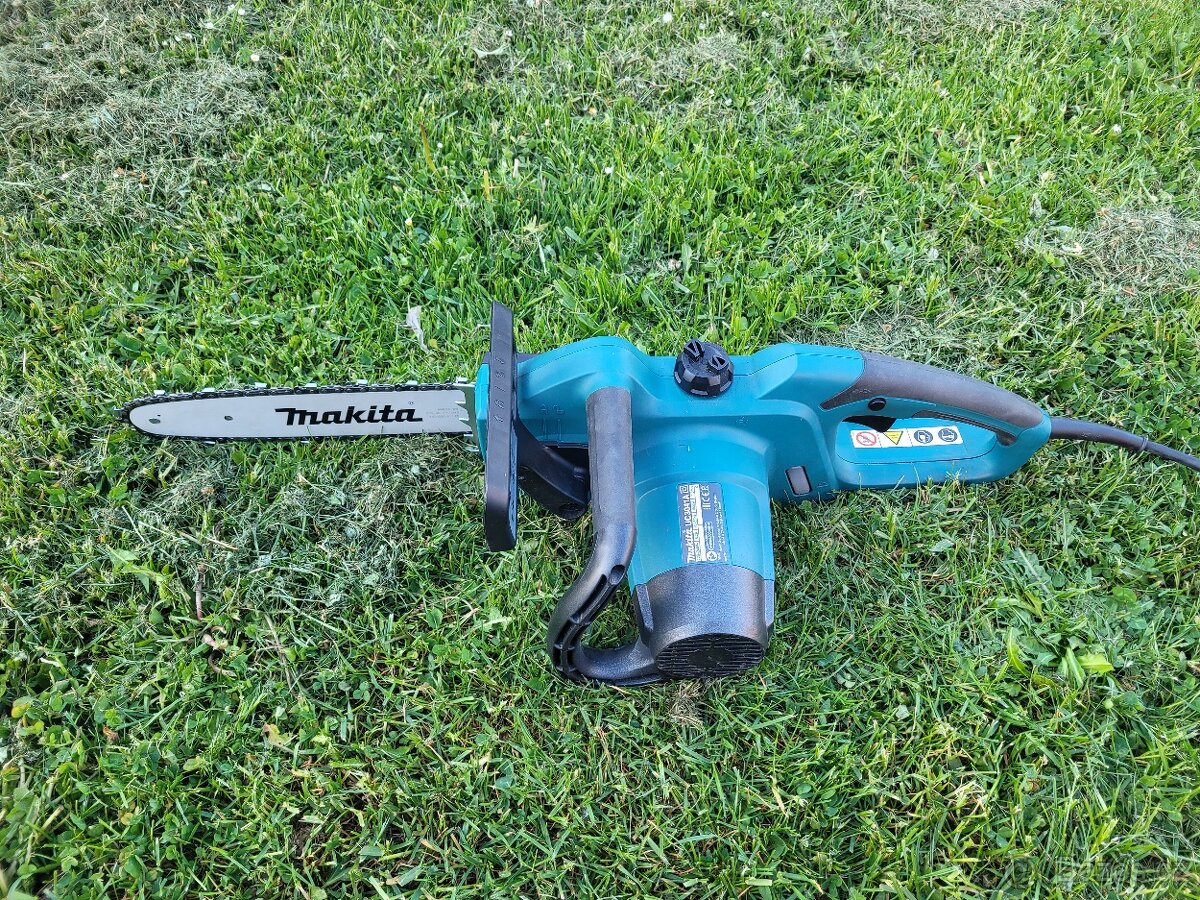 Elektrická řetězová pila Makita UC3041A