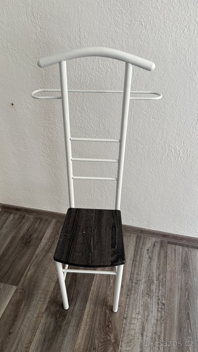 Němý sluha židle