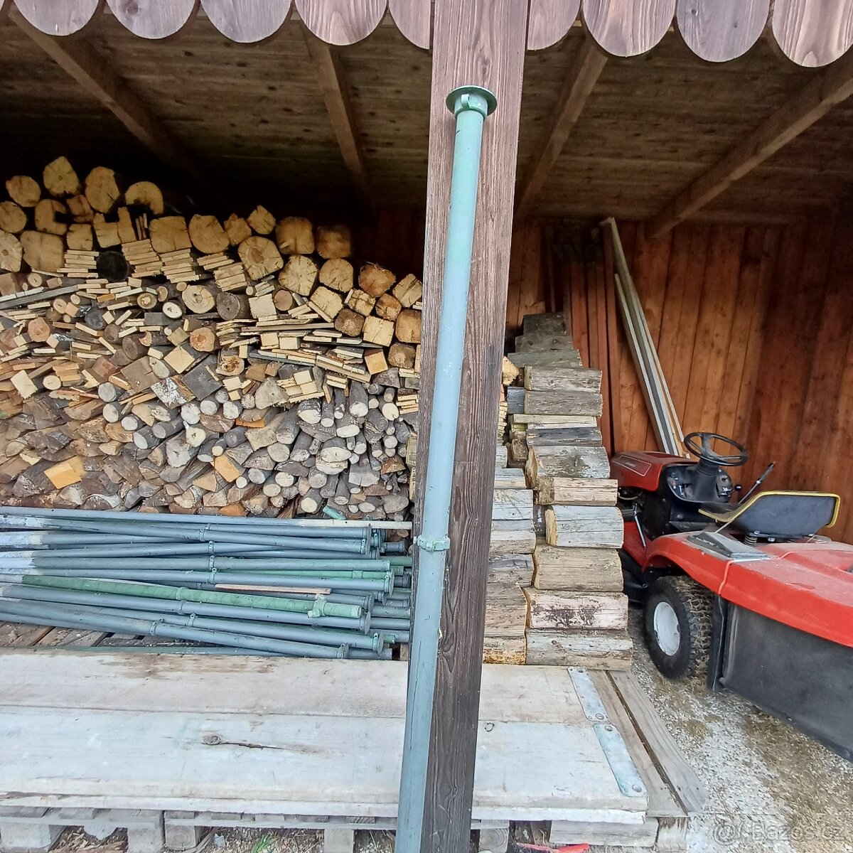 Sloupky na plot 2 m silný materiál pozink