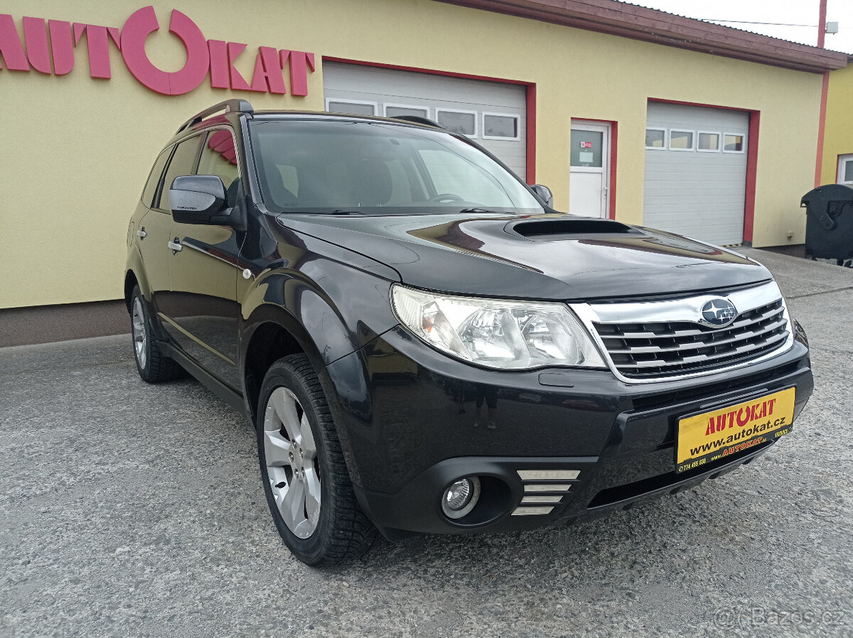 Subaru Forester 2.5i-VRX 169kW/4x4/Výhřev/Tažné/ČR