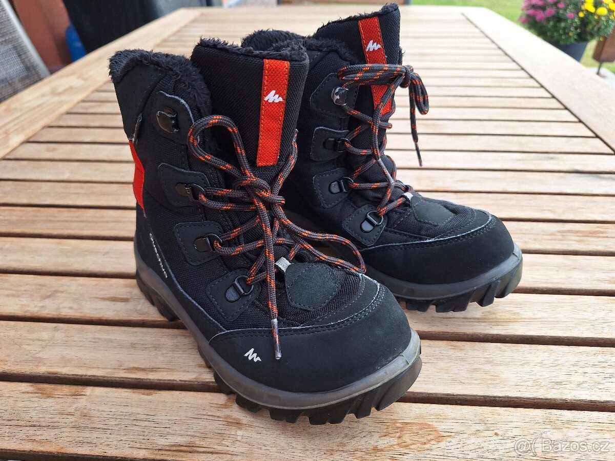 Turistické boty QUECHUA vel.35