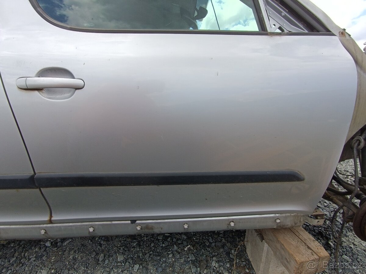 Dveře Škoda Yeti 2010 stříbrná metalíza 9156