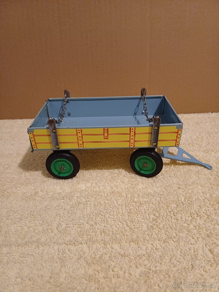 Vlečka za traktor KDN. Staré hračky.