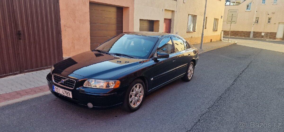 VOLVO S60 2.4i 5valec bez zavad Plne funkčni automobil.