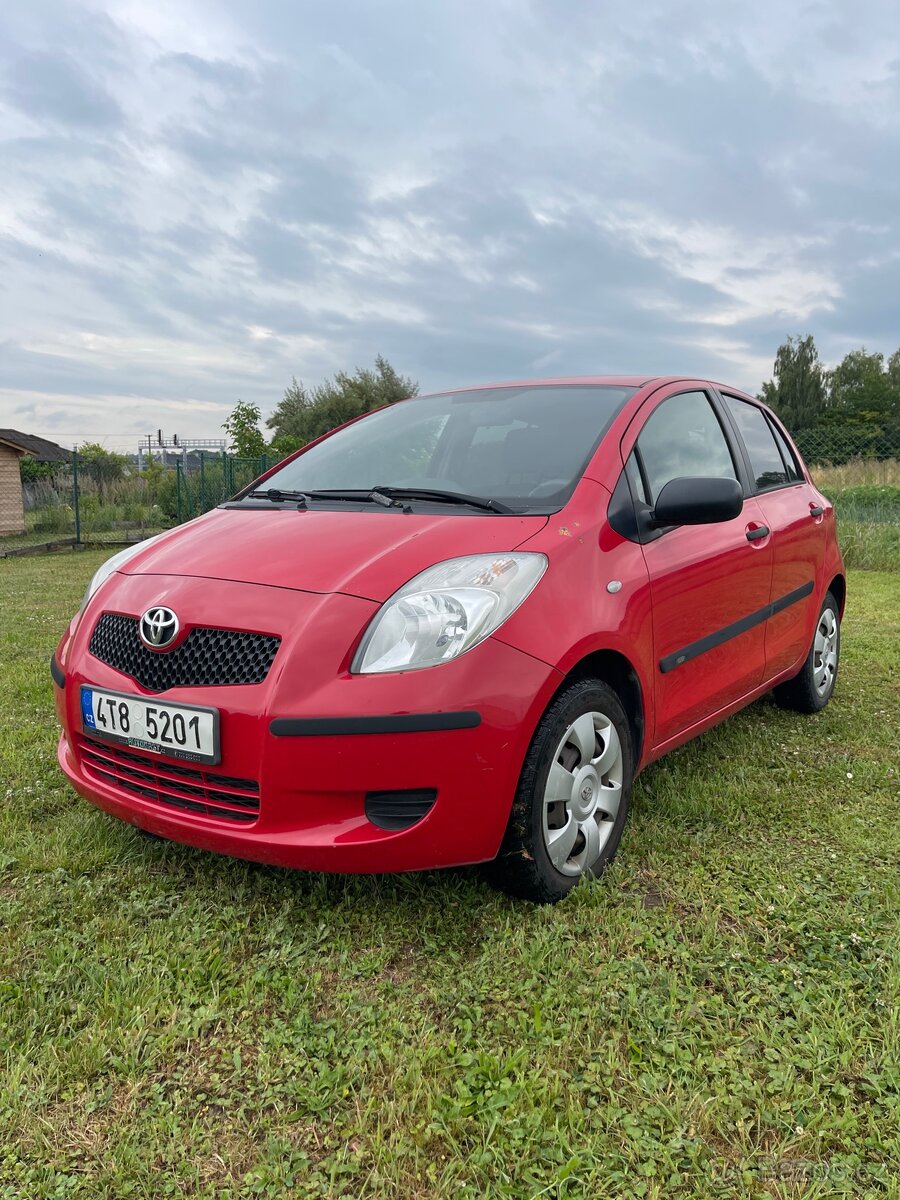 Toyota Yaris 1,0 51 kw, najeto pouze 116677 km