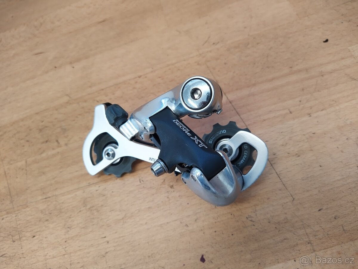 Přehazovačka Shimano XT RD-M737 8mi