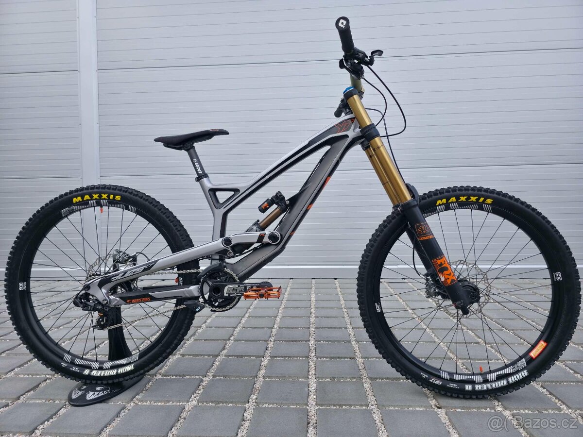 Downhill kolo YT Industries Tues CF Pro Race Carbon 27.5"