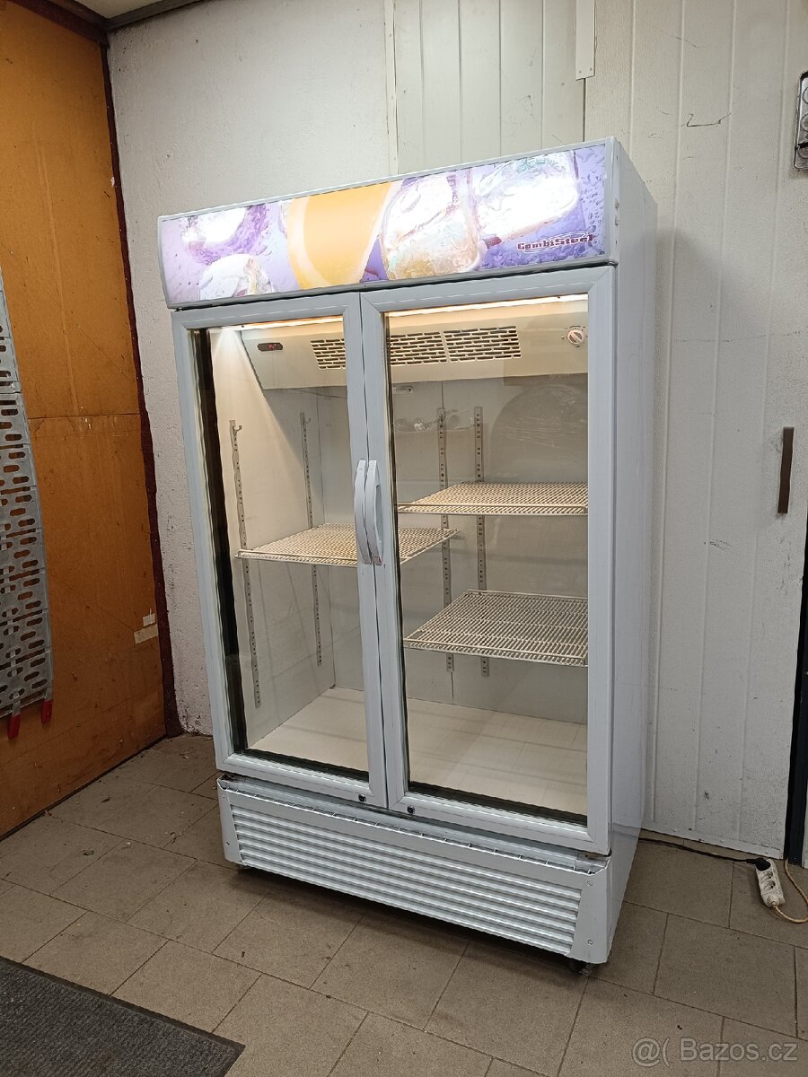Prosklená vitrína, lednice dvoudveřová