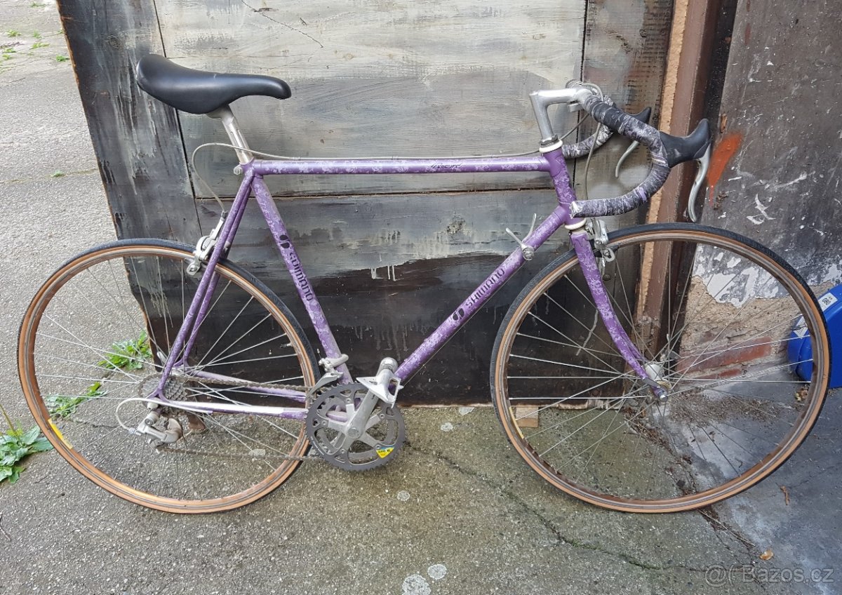 Silniční kolo s vybavením Shimano 105