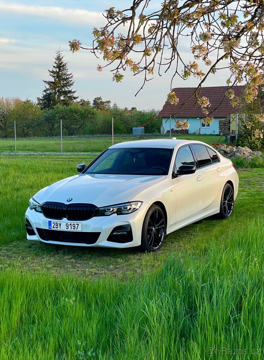 Bmw 320i xDrive,M paket,perleť,h&k,webasto…