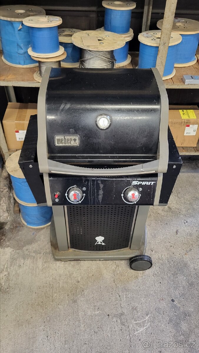 plynový gril Weber 3 hořáky.