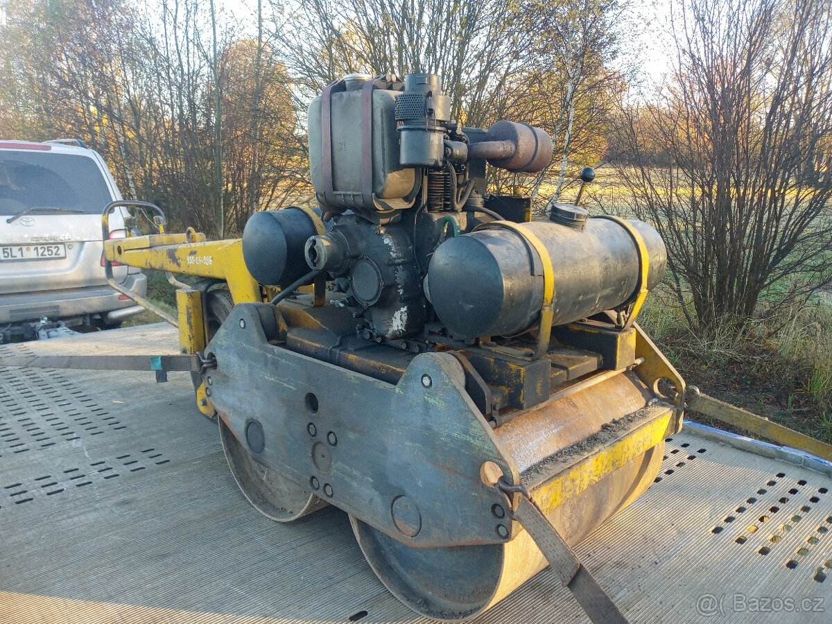 Prodám vibrační válec stavostroj vw3403