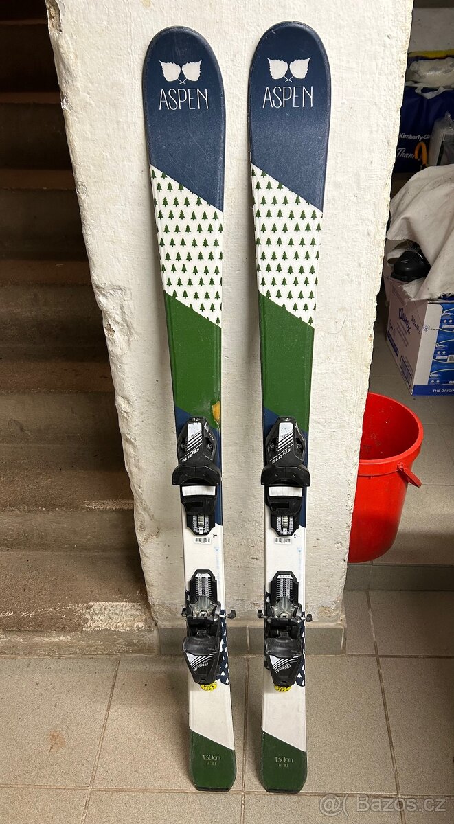 Dětské juniorské sjezdové lyže 130 cm