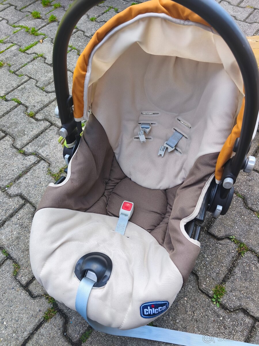 Autosedačka Chicco v dobrém stavu