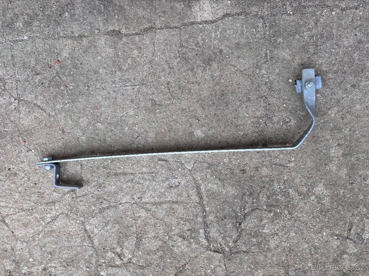 Držák hromosvodu pod tašku