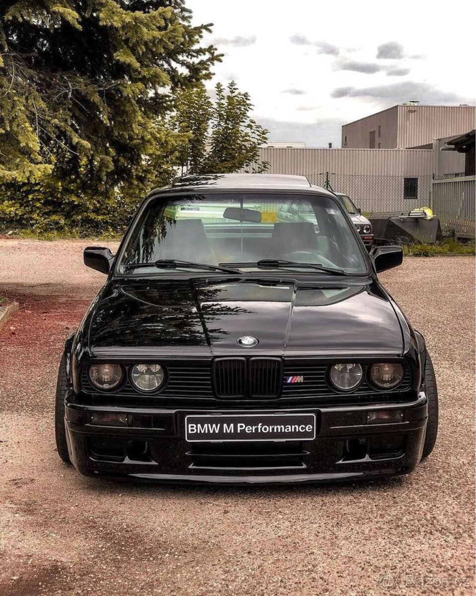 KOUPÍM přední nárazník Mtech2 na BMW e30