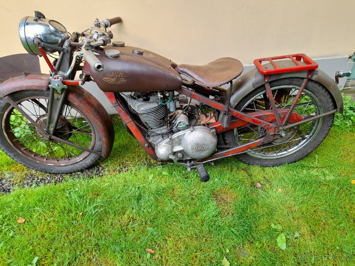 Koupím rám Jawa,plechařinu,kola