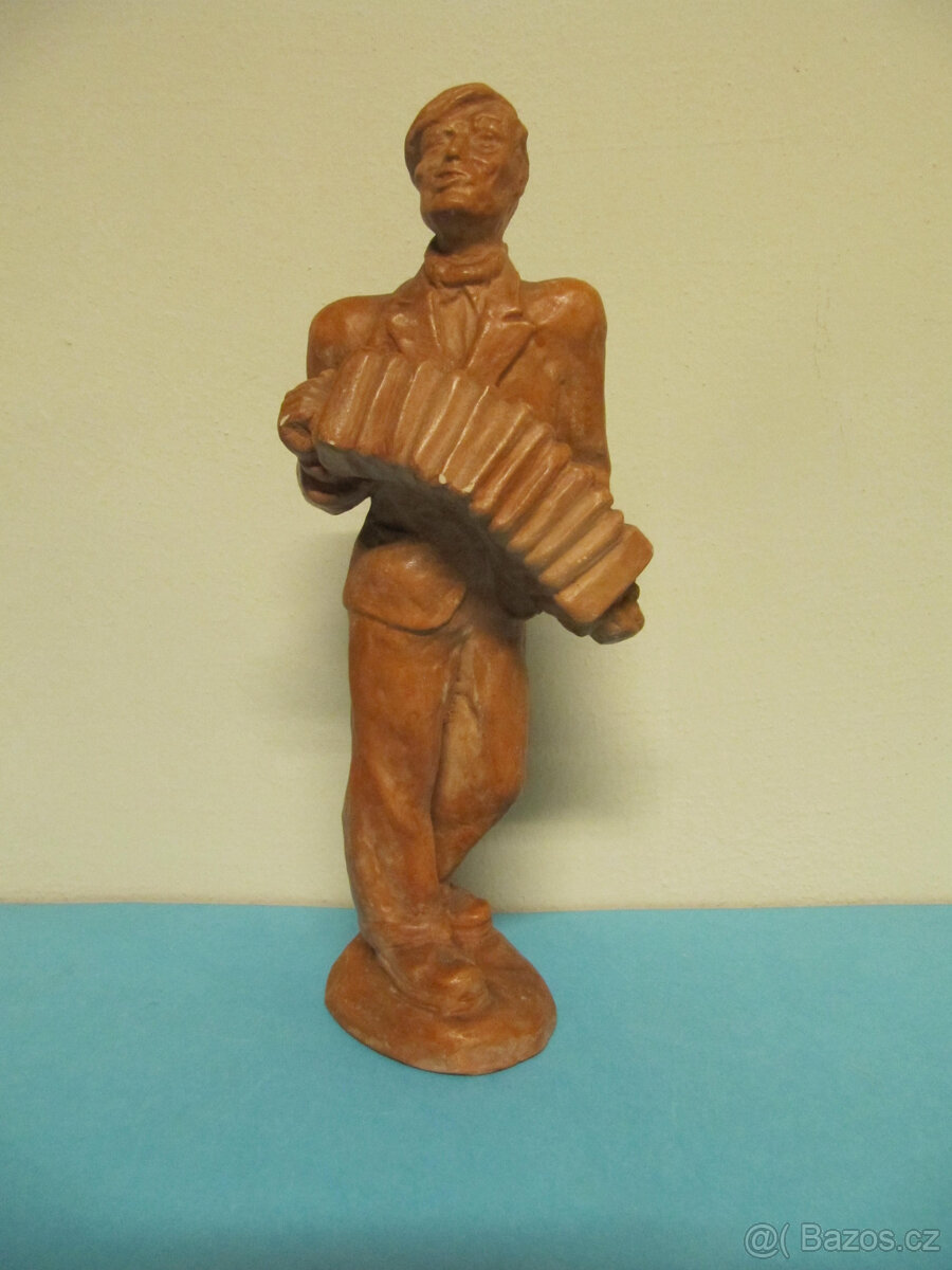 soška Harmonikář r.1943