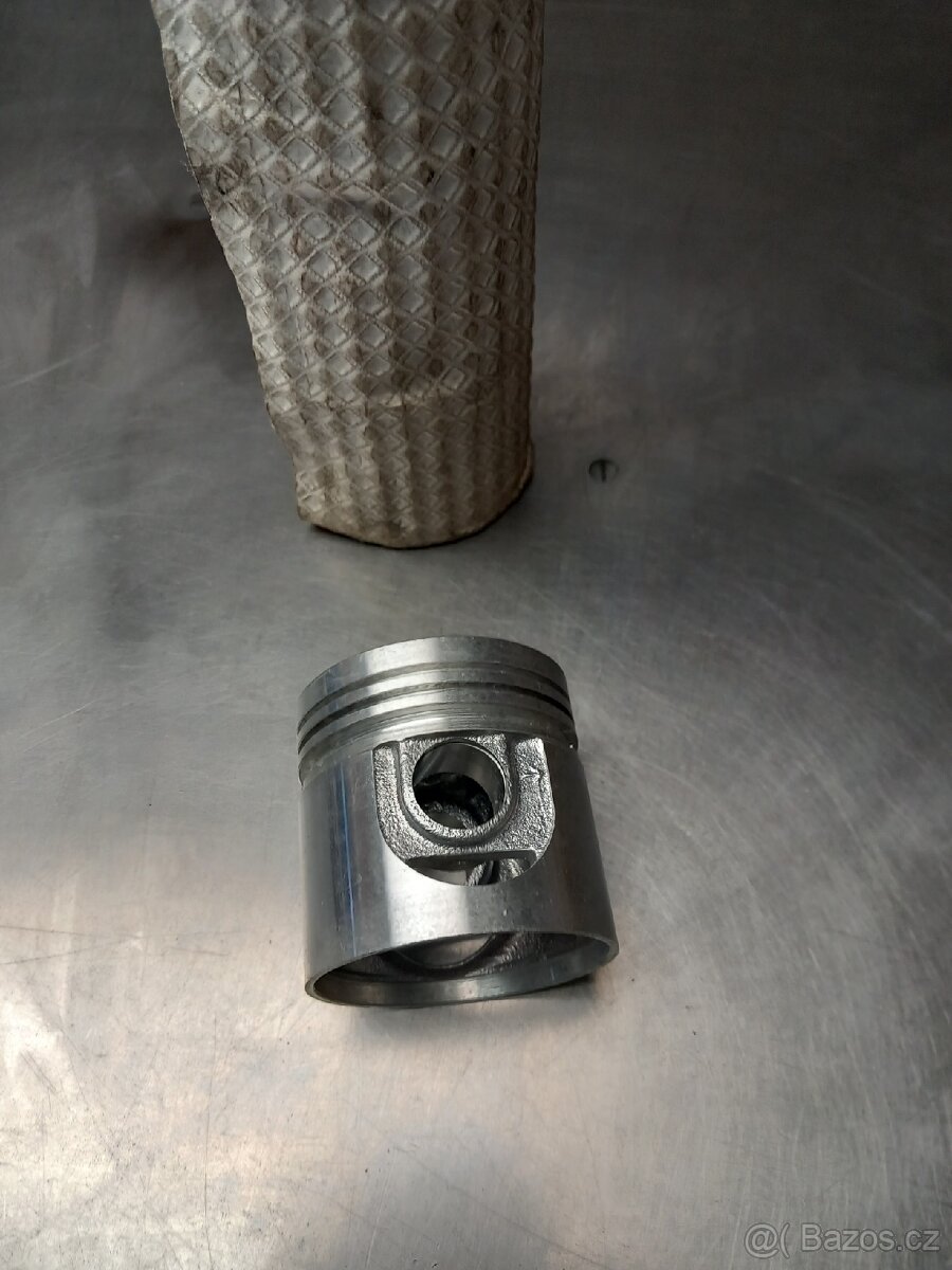 Písty ŠKODA 105, průměr 68,25mm.