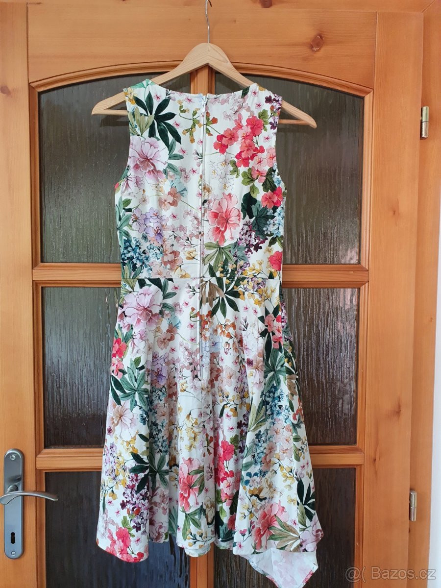 Krásné šaty Orsay s květy