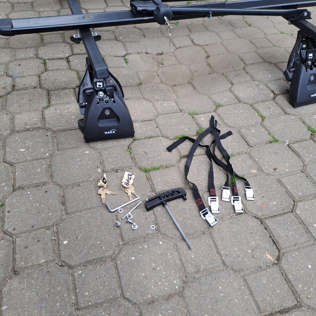 Střešní nosič kol