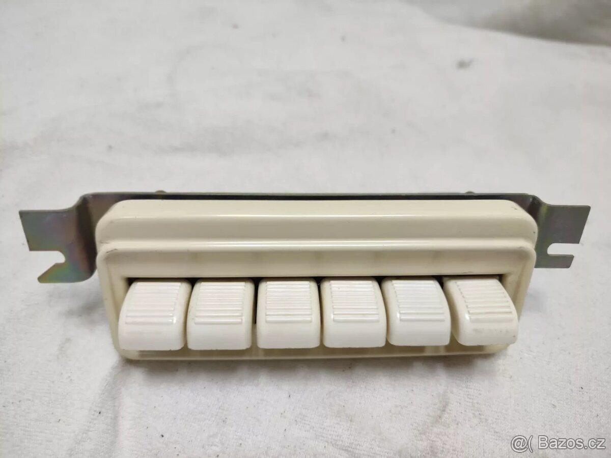 WARTBURG 311 NOVÉ PŘEPÍNAČE KLÁVESNICE ZAPALOVAČ