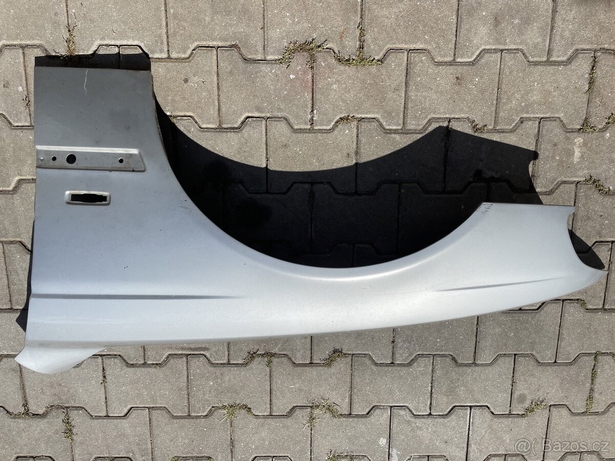 Prodám levý přední blatník na bmw e39