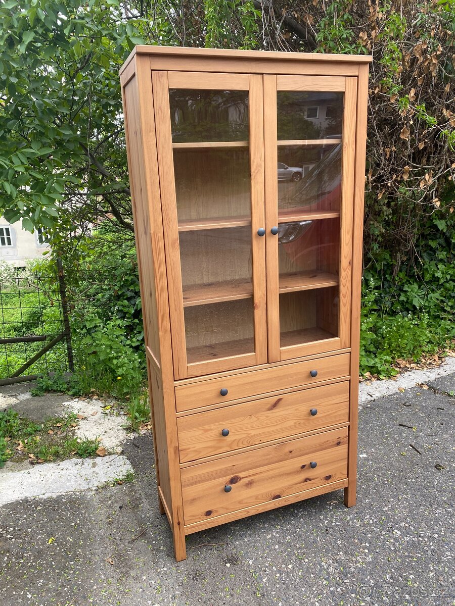 Vitrína IKEA Hemnes - antik