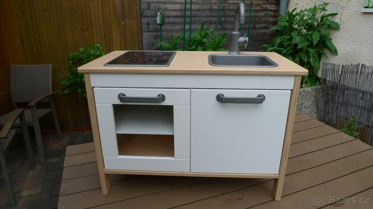 DĚTSKÁ KUCHYNKA SPORÁK  +DŘEZ  JAKO NOVÉ  ASI IKEA