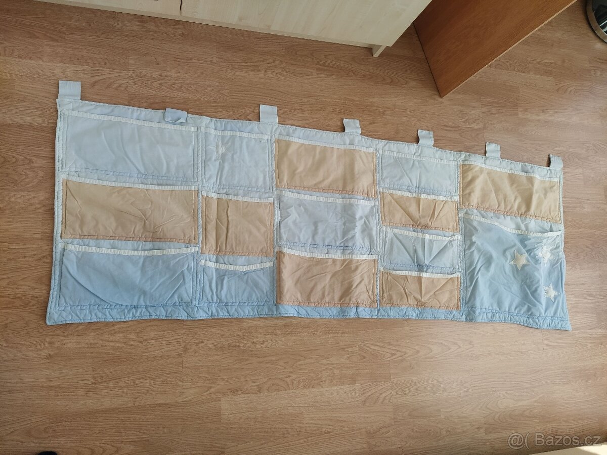 Kapsář na zeď + povlečení ve stejném stylu - modrá