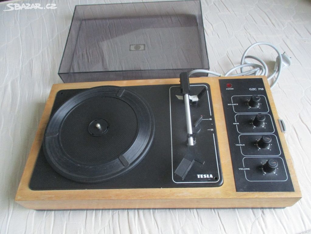 retro gramofon Tesla