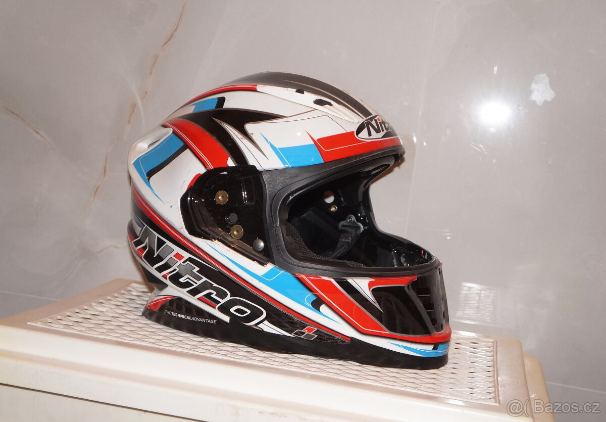 Helma na motorku XL přilba Nitro NRS-01 nekompletní.