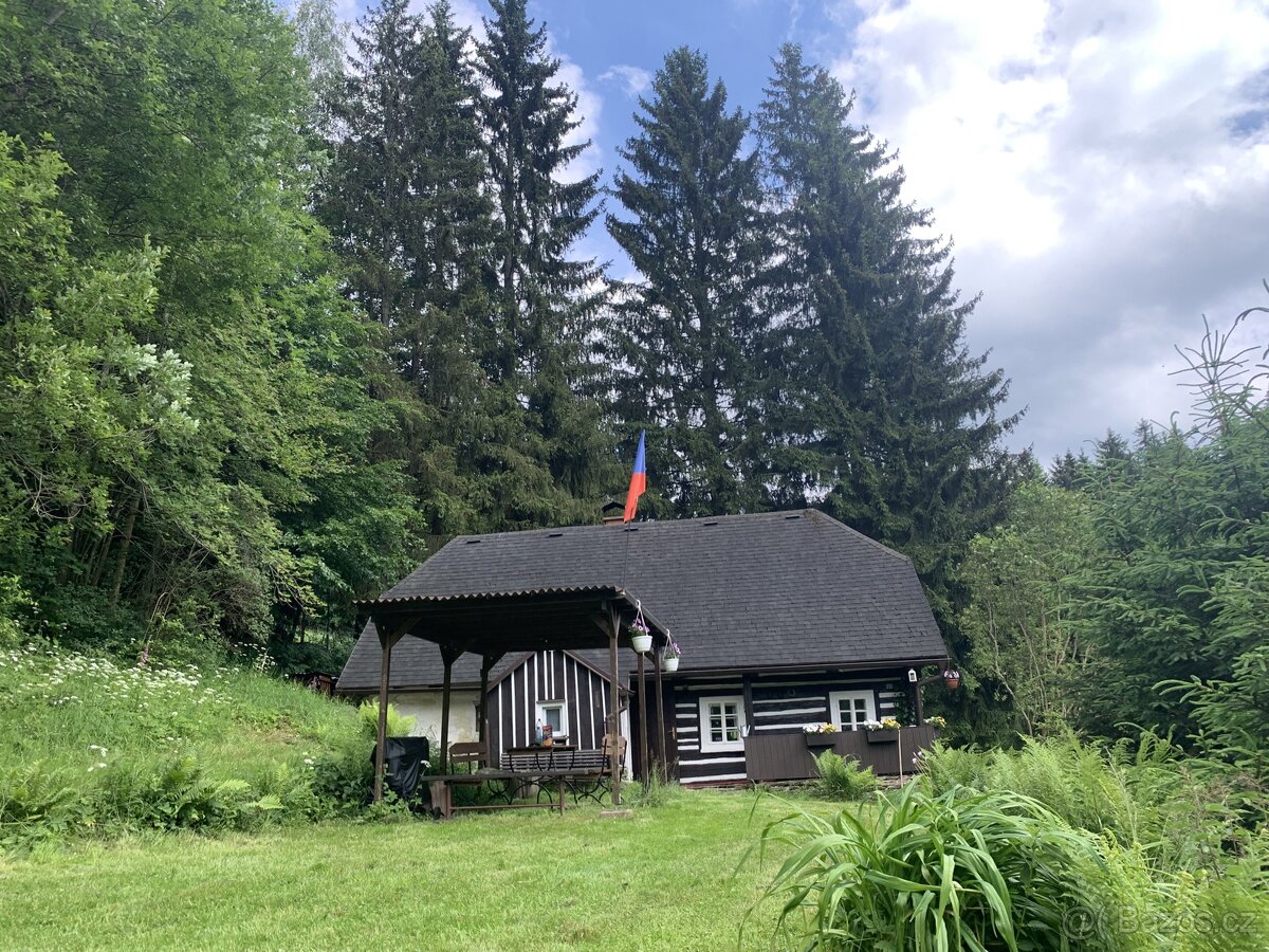 Chalupa roubenka- v krásné přírodě, klidně místo