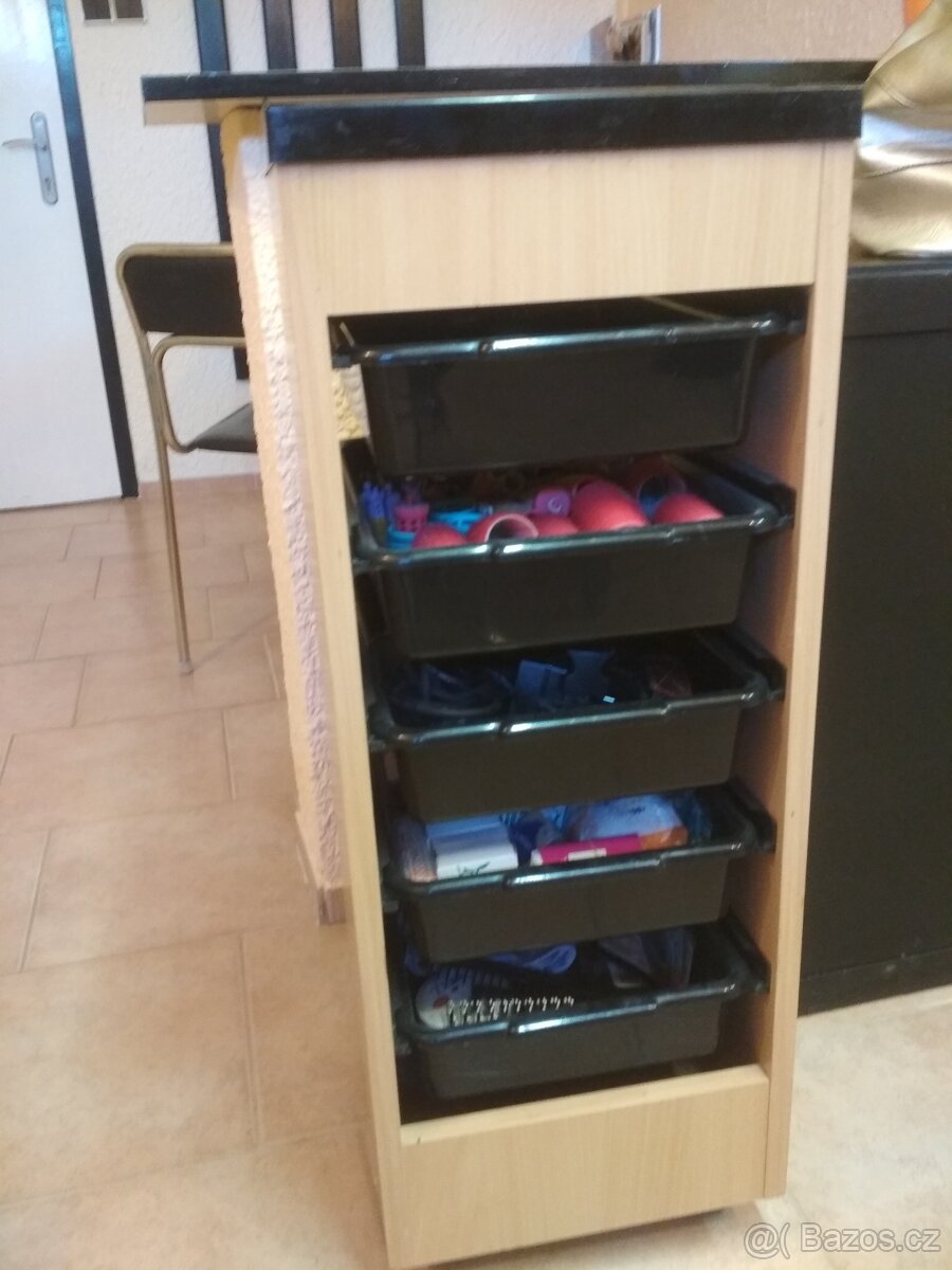 kadeřnický vozík