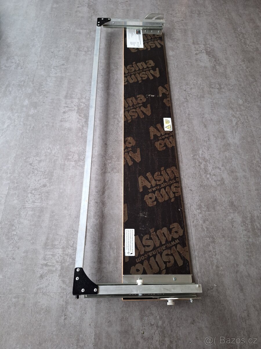 ŘEZAČKA GILOTINA STROJ NA ŘEZÁNÍ POLYSTYRENU STYRODURU STR C