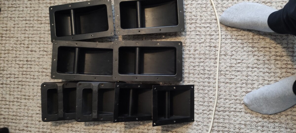 Úchytky na reproduktory, ochranné rohy na reproduktory