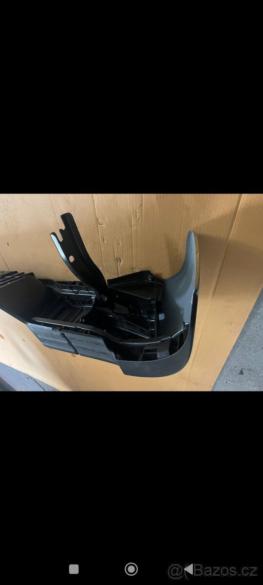 Zadní nárazník Toyota hilux 2025