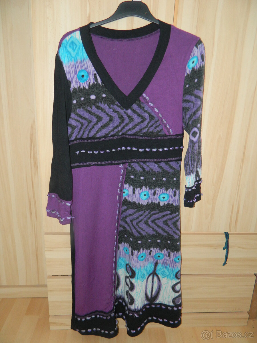 Dámské fialovo černé teplé šaty vel. 40/M