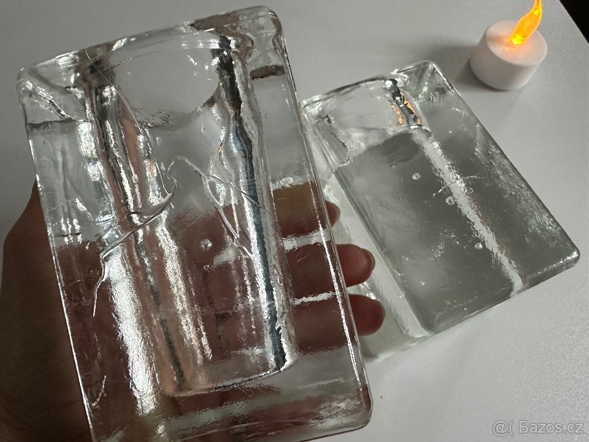 Svícen a váza ledové sklo.