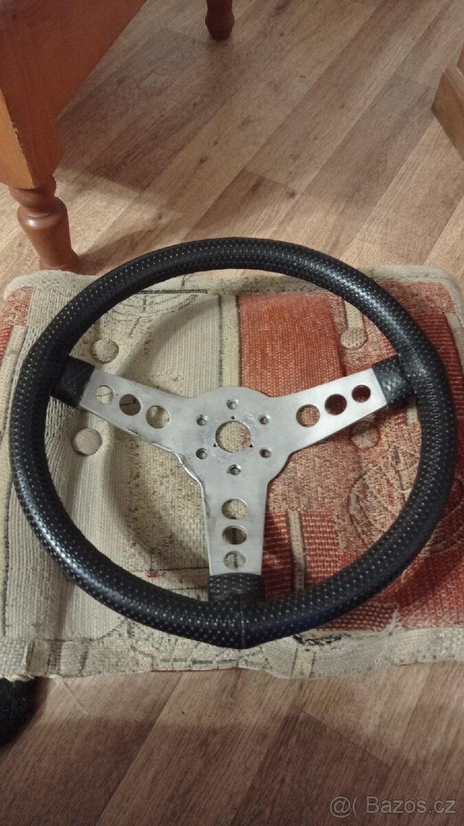 Historický sportovní volant