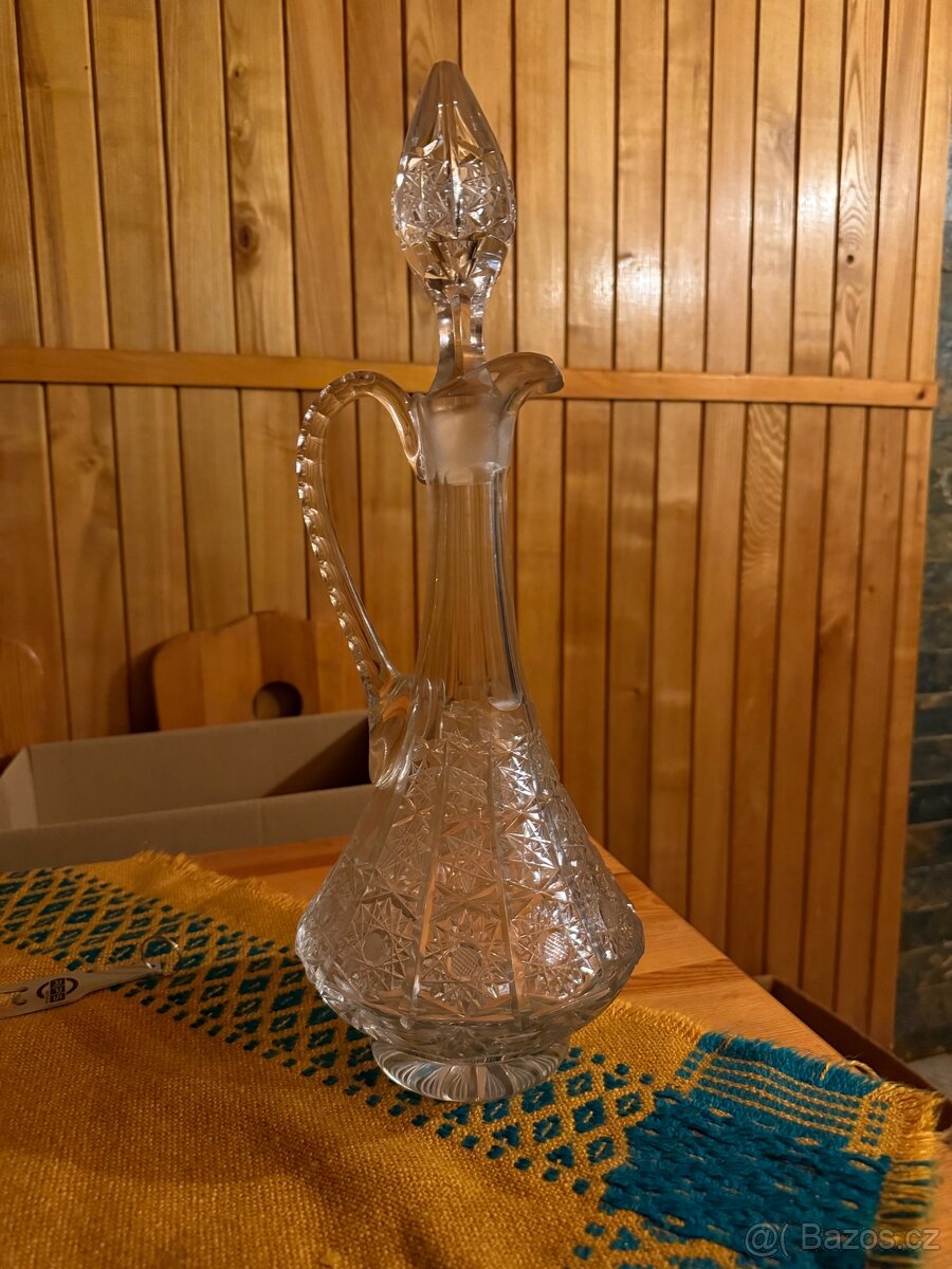 Křišťálová karafa