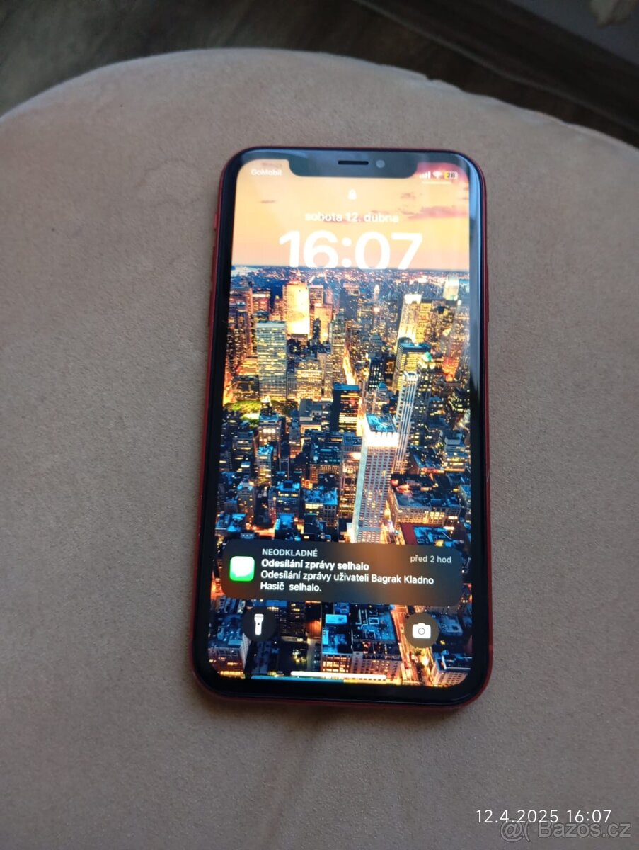 iPhone XR 64 gb 82 % baterie Limite Edice (PRUDUCKT)