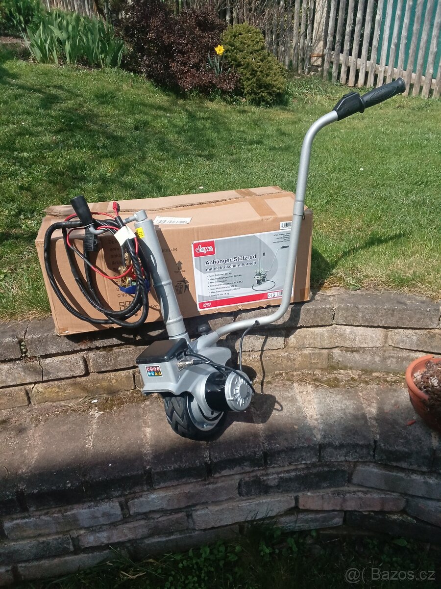 Opěrné kolečko s elektropohonem k přívěsu.