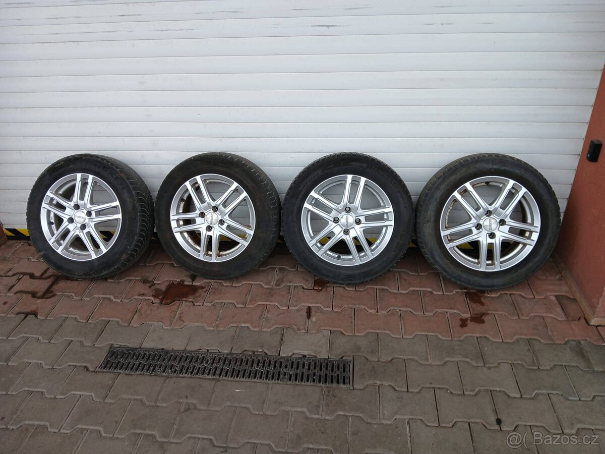 FIAT 500E sada kol s pneu