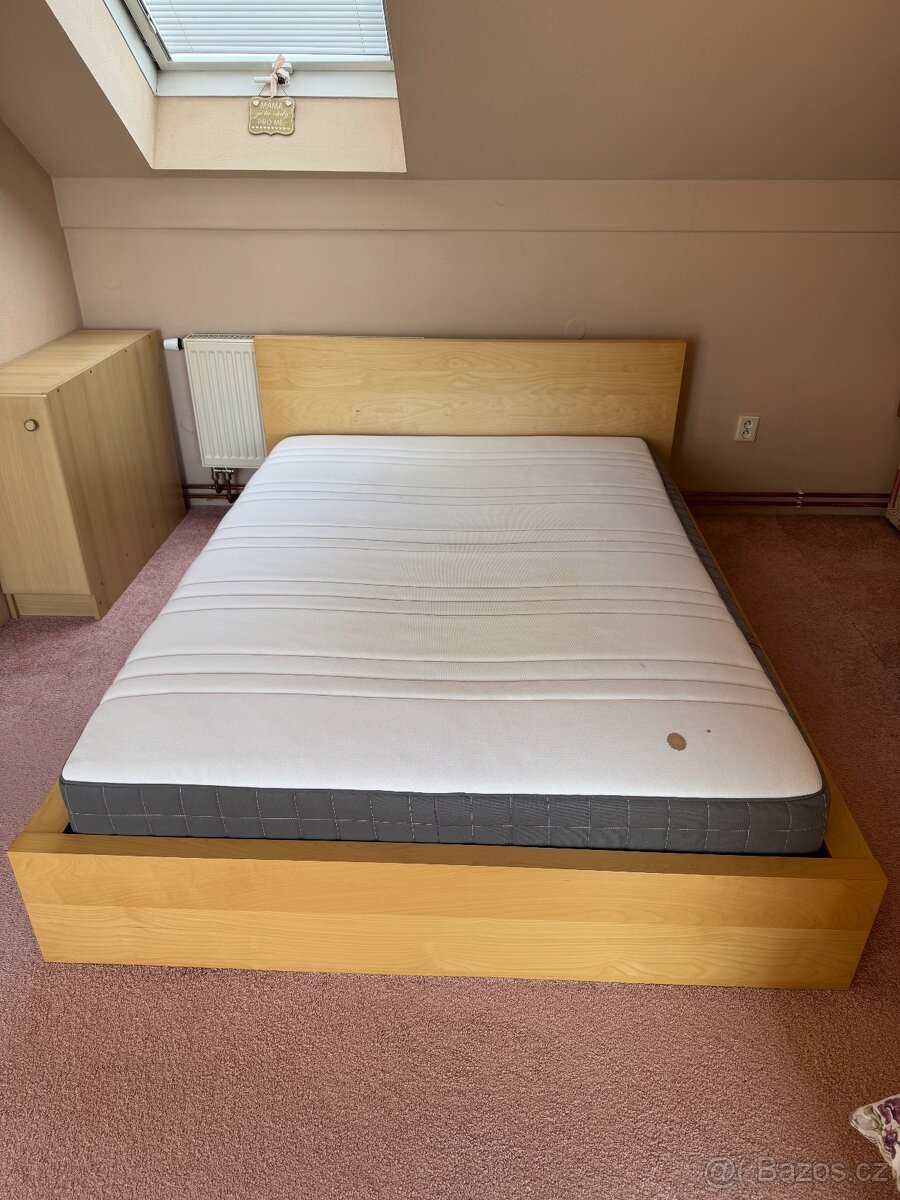 IKEA postel 140x200 + matrace 22cm tloušťka + rošty lamelové