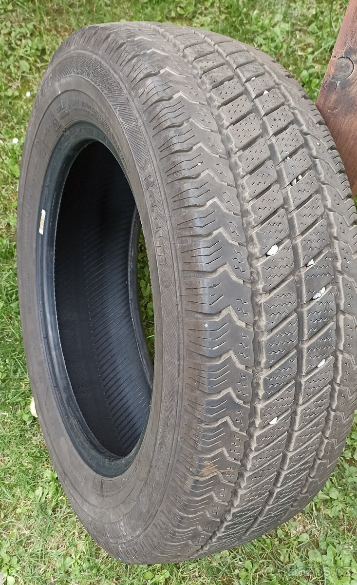 prodám 1 kus zimní pneu Barum 205/65R16 C-03