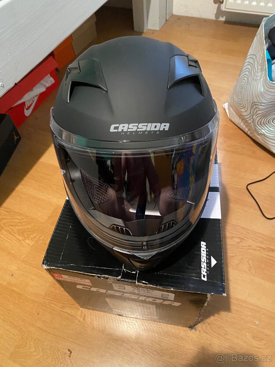 Helma na motorku cassida