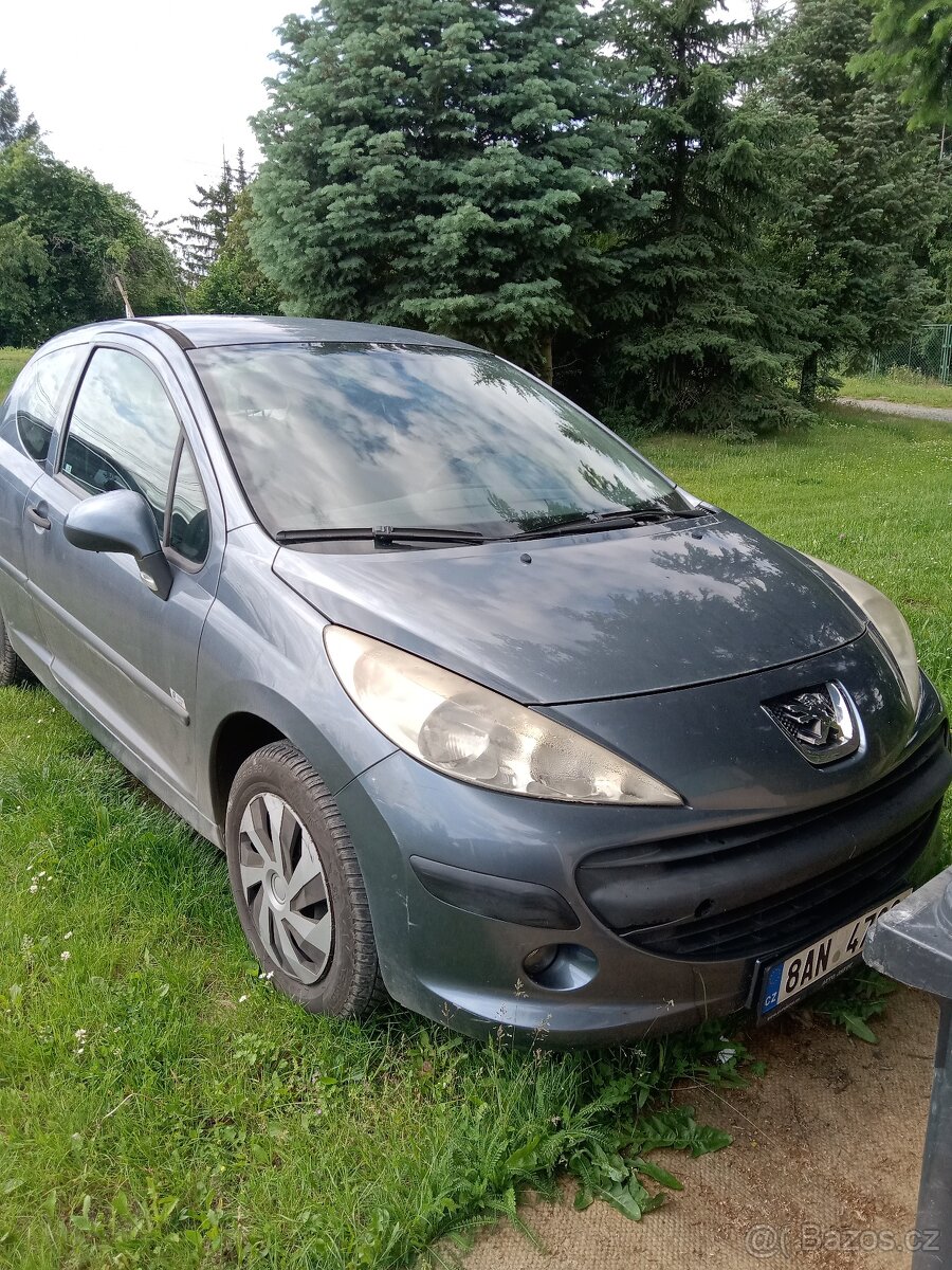 peugeot 207 1.4 benzín