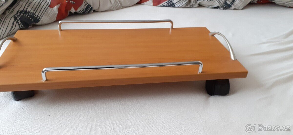 Stolek pojízdný pod postel, nebo k počítači