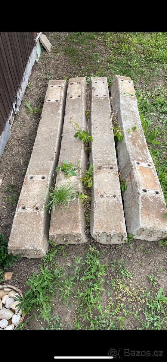 Zaplatím 300,- za odvoz 4ks betonových pražců